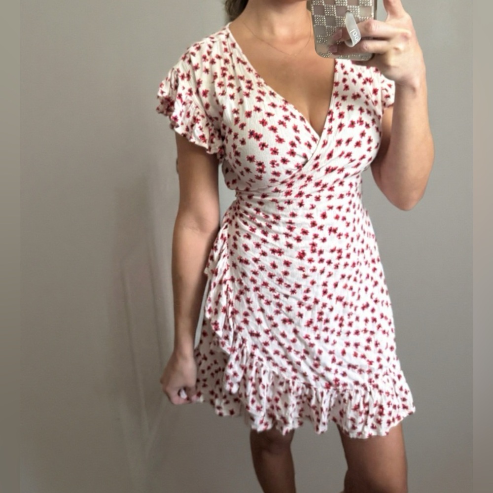 Floral Wrap Dress White Red Mini Ruffle Hem Size Small - Picture 2 of 4